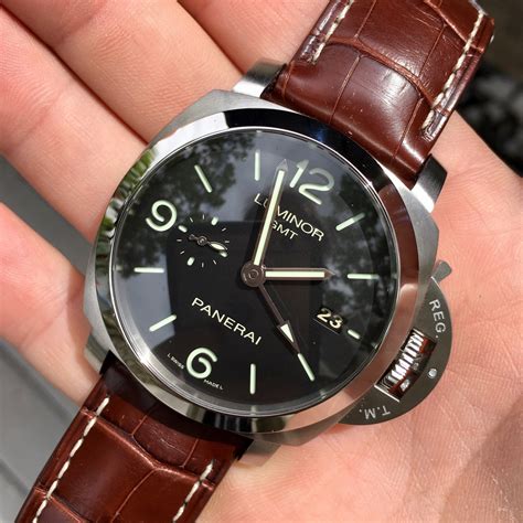 panerai luminor pam 320.